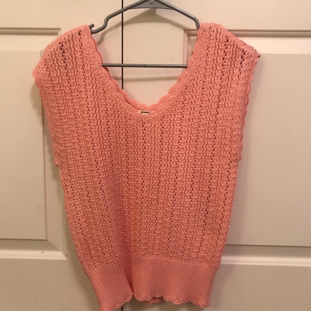 Pink sweater vest 🎀